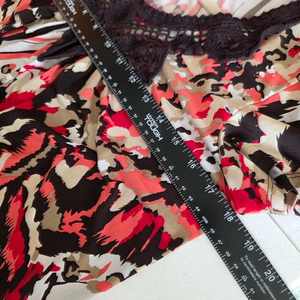 Women's Harve Benard Abstract V-Neck Blouse Red Brown Size S